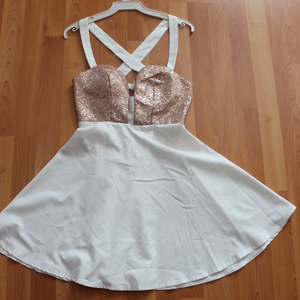 Shareen Cross Back White & Gold Sequin Dress Sz 8